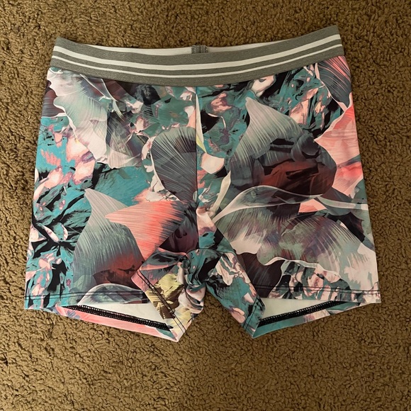 FP Floral Bike Short 12x12 - Picture 1 of 5